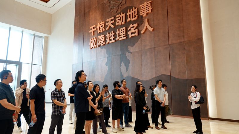 4.1参观.jpg 4.1参观.jpg